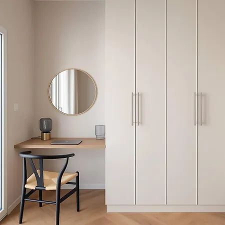 New Sub-penthouse Gem - Walk To Metro & Waterfront