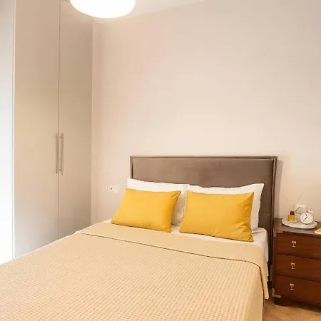 New Sub-penthouse Gem - Walk To Metro & Waterfront Appartement