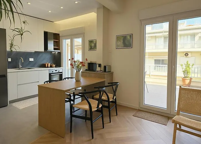 New Sub-penthouse Gem - Walk To Metro & Waterfront Appartement Thessaloniki