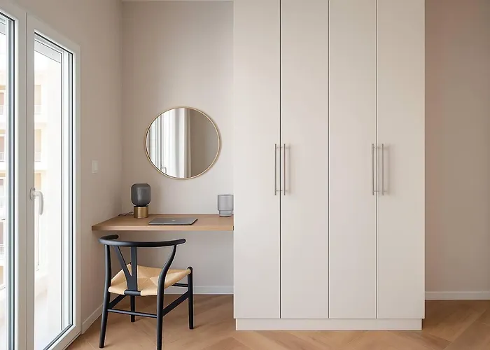 New Sub-penthouse Gem - Walk To Metro & Waterfront