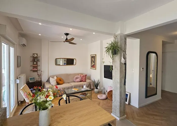 New Sub-penthouse Gem - Walk To Metro & Waterfront Thessaloníki