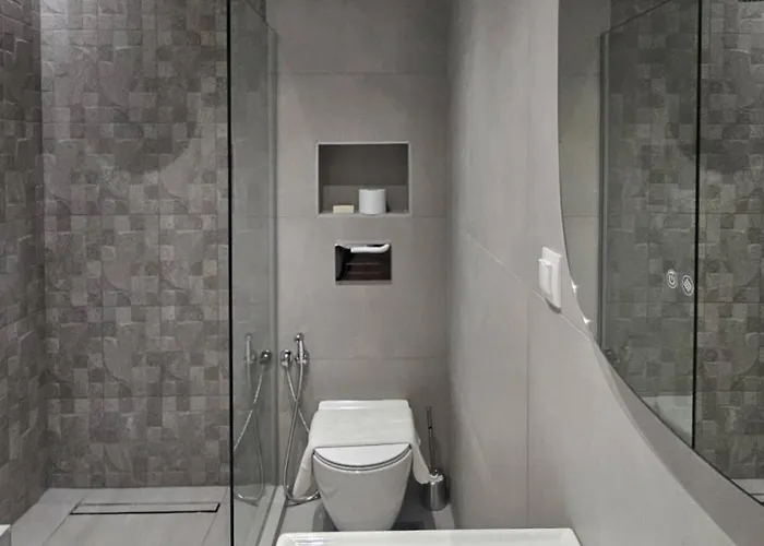 New Sub-penthouse Gem - Walk To Metro & Waterfront Lägenhet *