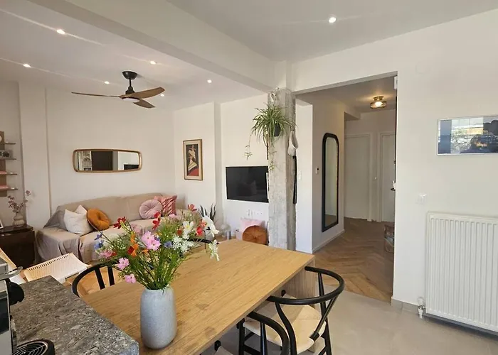 New Sub-penthouse Gem - Walk To Metro & Waterfront *