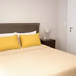 New Sub-penthouse Gem - Walk To Metro & Waterfront Apartamento Tesalónica