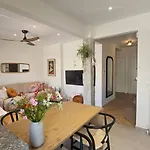 New Sub-penthouse Gem - Walk To Metro & Waterfront *