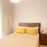 New Sub-penthouse Gem - Walk To Metro & Waterfront Apartamento