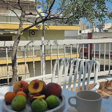 New Sub-penthouse Gem - Walk To Metro & Waterfront סלוניקי