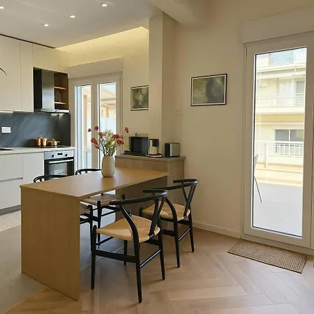 New Sub-penthouse Gem - Walk To Metro & Waterfront דירה סלוניקי
