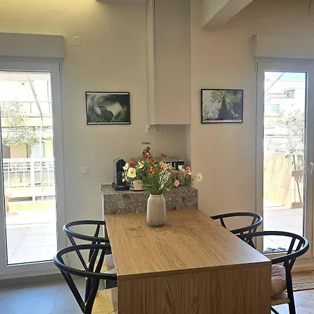 דירה New Sub-penthouse Gem - Walk To Metro & Waterfront סלוניקי