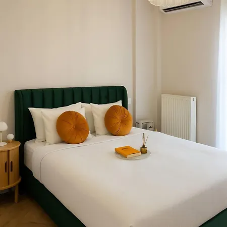New Sub-penthouse Gem - Walk To Metro & Waterfront דירה סלוניקי