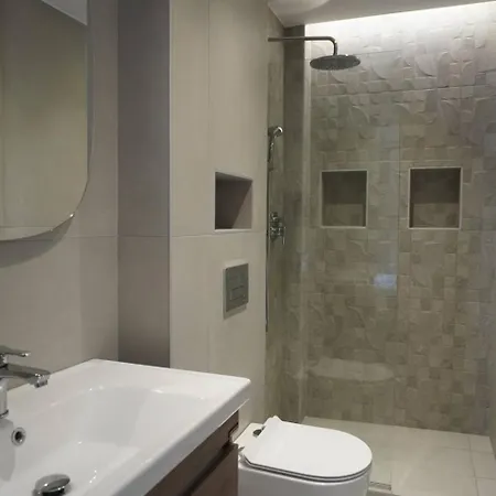 New Sub-penthouse Gem - Walk To Metro & Waterfront דירה